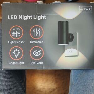 Smart LED Night Light with Light Sensor - Black